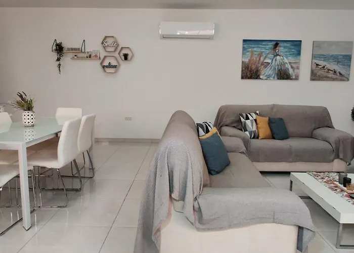 Lorenza Letting Maisonette بيت للعطل