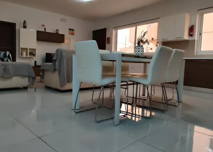 Lorenza Letting Maisonette مرسلوك