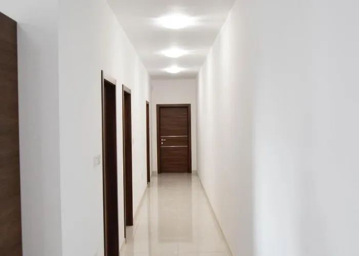 Lorenza Letting Maisonette * مرسلوك