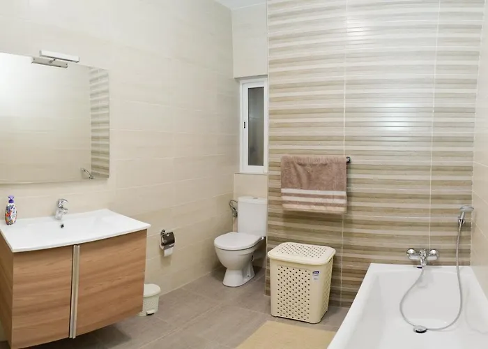 Lorenza Letting Maisonette بيت للعطل *