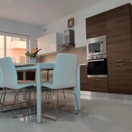 Lorenza Letting Maisonette マルサシュロック