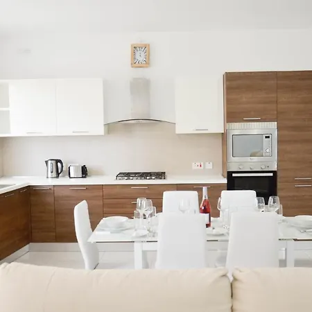 Lorenza Letting Maisonette *