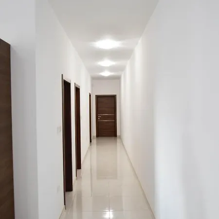 Lorenza Letting Maisonette * マルサシュロック